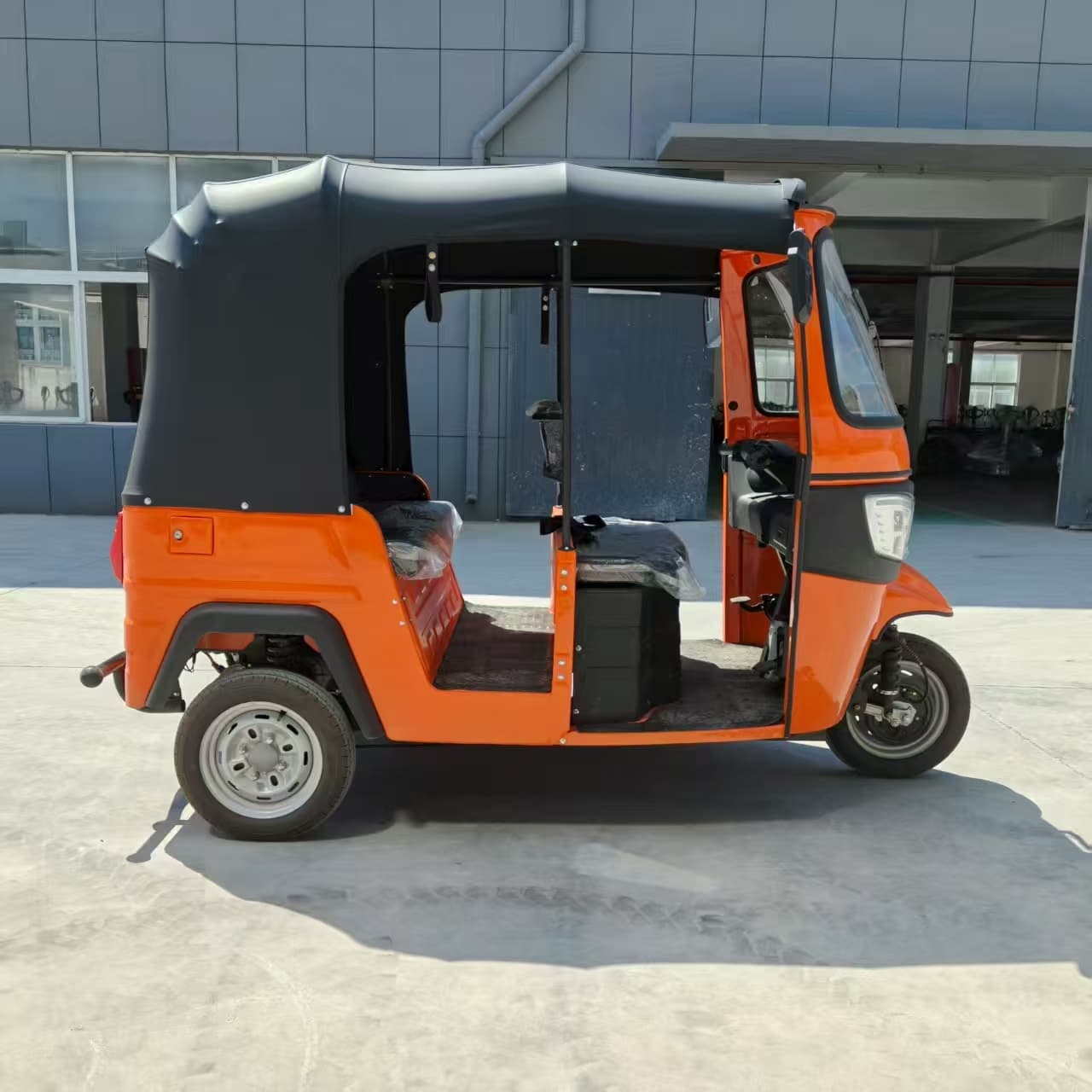 HF4 4座载人三轮车